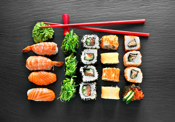 Fototapety  Zestaw do sushi i pałeczki