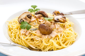 Spaghetti carbonara with brown mushroom
