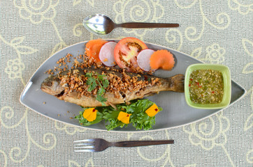 Fried fish with garlic