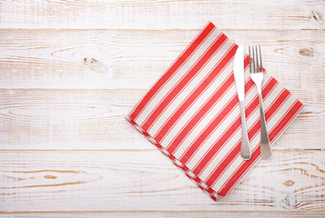 Obraz premium Kitchen. Wooden kitchen table with empty red tablecloth for dinner.