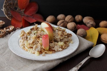 oatmeal with apple and nuts