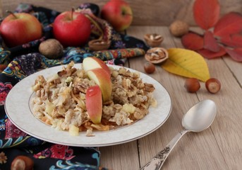 oatmeal with apple and nuts