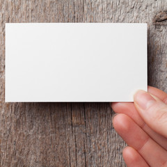 Obraz premium Hand holding a blank business or visit card