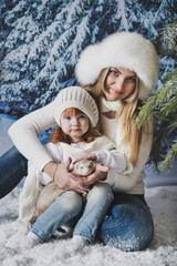 Obraz premium Family portrait of mother and young daughter 4531.