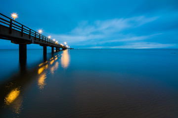 Seebrücke Ahlbeck auf Insel Usedom in der Dämmerung