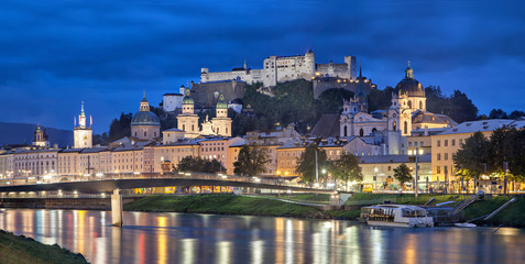 Fototapeta na wymiar Evening panorama of Salzburg
