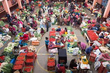 Marché coloré de fruits et de légumes au Guatemala