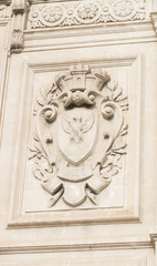 Fototapeta na wymiar Armoiries de la façade de la gare de Marseille 