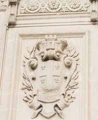 Armoiries sur la façade de la gare de Marseille