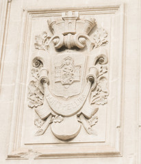 Armoiries sur la façade de la gare de Marseille