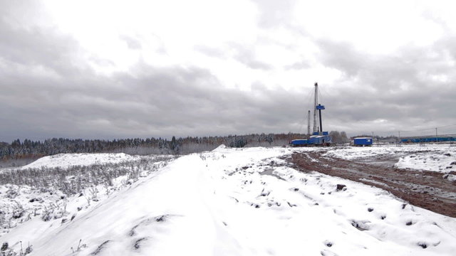Drilling rig Winter Horizontal pan