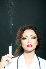 Obraz premium Woman with suringe