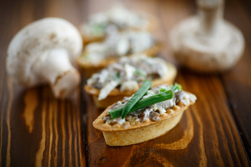 tartlets with mushroom stuffing 