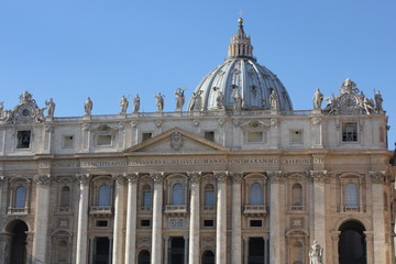 Fototapeta na wymiar St.Peters Basilica in St.Peter Square, Rome