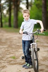 Fototapeta na wymiar Portrait of a boy in the summer outdoors