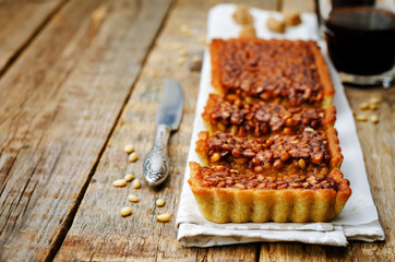honey pine nuts tart