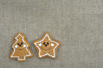 Weihnachtshintergrund / Nahaufnahme von zwei Weihnachtsplätzchen, Weihnachtsstern und...