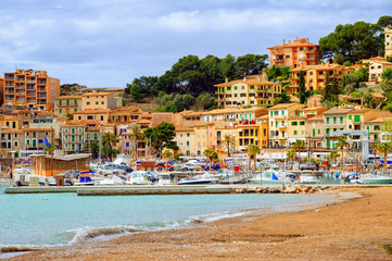 Obraz premium Resort town Port Soller, Mediterranean Sea, Mallorca, Spain