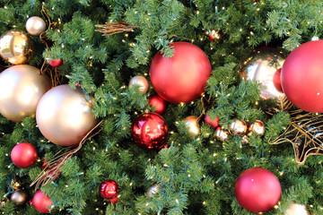 Obraz na płótnie Canvas Ornaments on the Christmas tree