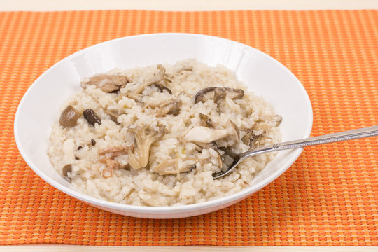 キノコのリゾットとスプーン
