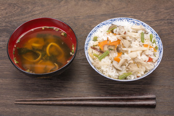 キノコごはんとみそ汁