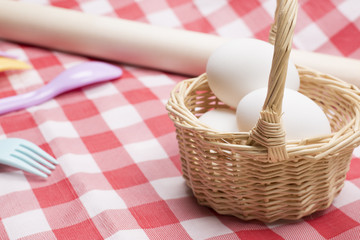 籠に入ったたまご