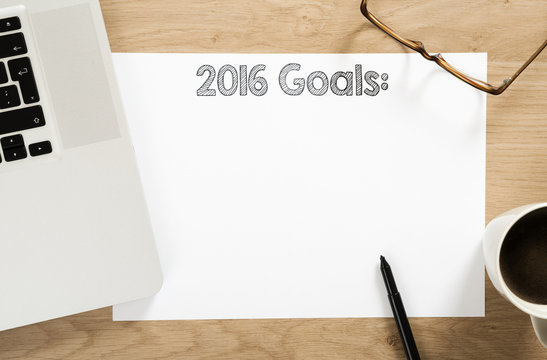 2016 goals written paper on the office desk