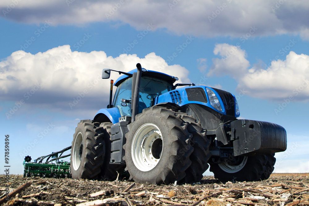 Aufkleber powerful tractor working in the field
