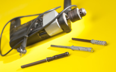 Drilling machine with special screws