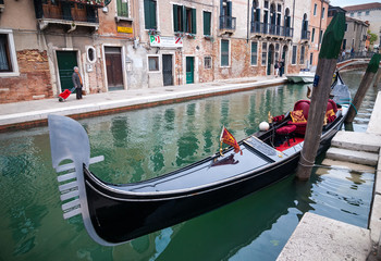 Fototapeta na wymiar VENICE, ITALY - MAY 16, 2010: A gondola in Venice, Italy