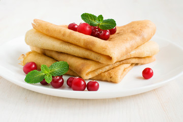 Pancake with cranberry and mint