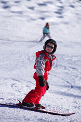 Fototapeta na wymiar vacances d'hiver - jeune skieur