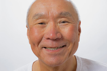 笑顔の日本人のシニア