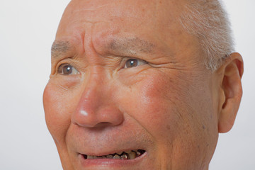 怒り顔のシニア