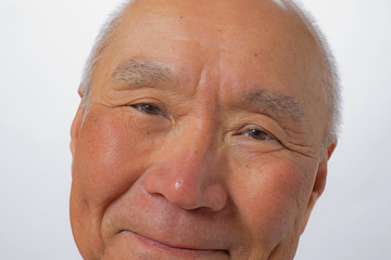 笑顔の日本人のシニア