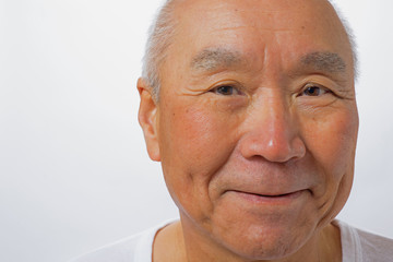 笑顔の日本人のシニア