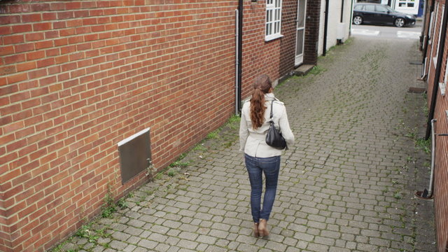  Woman walking alone through street is attacked by hooded thugs