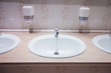 bathroom with sinks in hostel