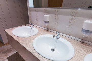 bathroom with sinks in hostel