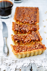 honey pine nuts tart