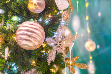 Obraz na płótnie Canvas Closeup of Christmas tree decorations background
