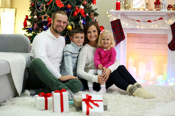 Obraz na płótnie Canvas Christmas family portrait in home holiday living room