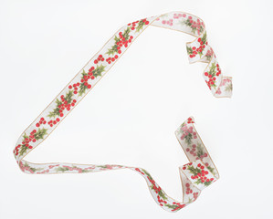 Holly Ribbon V Frame Design