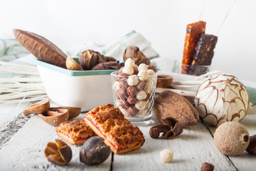 breakfast cereals, cookies, nuts, dried fruits and mandarins