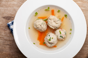 Bayerische Bratnockerlsuppe in einem Teller