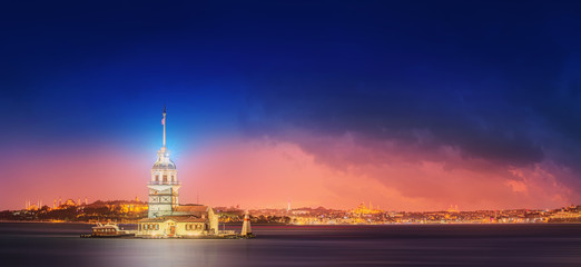 Naklejka premium Maiden Tower or Kiz Kulesi Istanbul
