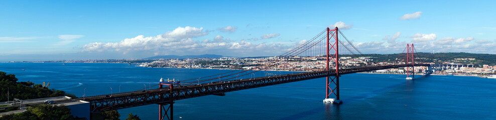 Lisbonne, pont du 25 Avril vu depuis le Christ Reï
