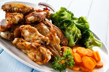 Grilled chicken wings and vegetables