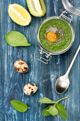 Fototapeta na wymiar Green Smoothies of kiwi and spinach