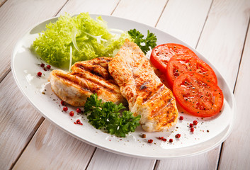 Grilled chicken fillet and vegetables 
